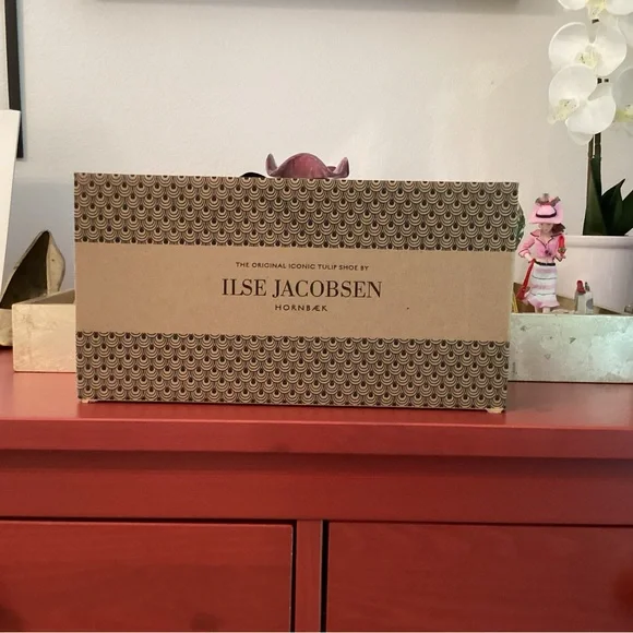 ILSE JACOBSEN - Picture 4 of 4